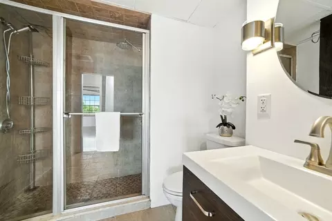 Bath - 210 Broadway #406, Everett, MA 02149 photo 2 of 2