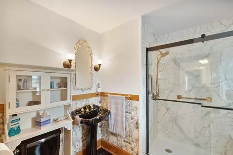 Bath - 7 Jonathan St, Gardner, MA 01440 photo 2 of 2