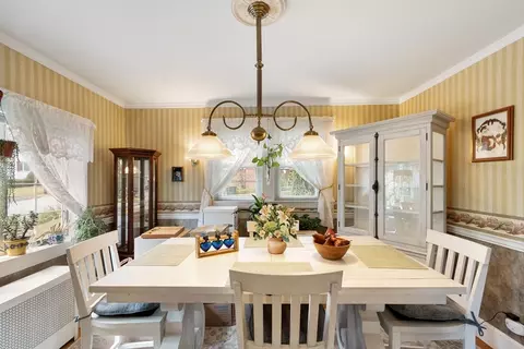 Dining - 7 Jonathan St, Gardner, MA 01440 photo 3 of 3