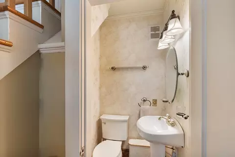 Bath - 7 Jonathan St, Gardner, MA 01440 photo 1 of 2