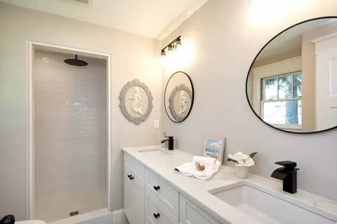 Bath - 34 Lincoln Ave, Bourne, MA 02532 photo 3 of 4