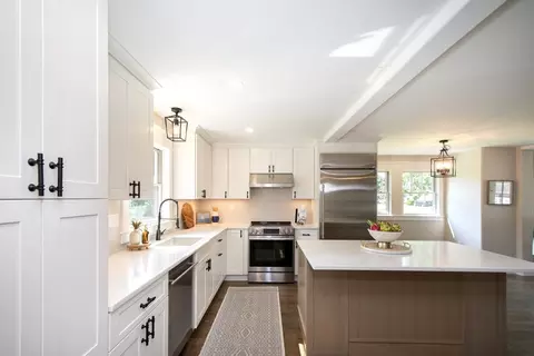 Kitchen - 34 Lincoln Ave, Bourne, MA 02532 photo 4 of 6