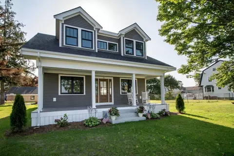Exterior - 34 Lincoln Ave, Bourne, MA 02532 photo 2 of 18