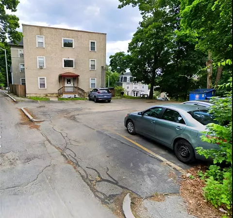 17 Windsor St, Worcester, MA 01605 photo 2