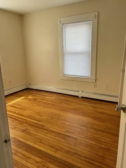 17 Windsor St, Worcester, MA 01605 photo 4