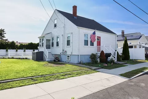15 Puritan St, Dartmouth, MA 02748