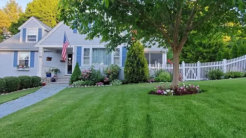 10 Blossom Hill Rd, Winchester, MA 01890