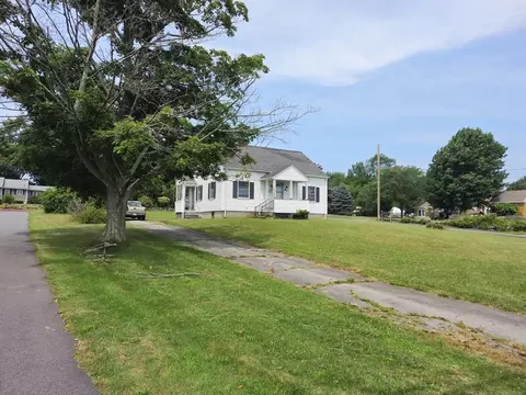 3527 Riverside Ave, Somerset, MA 02726