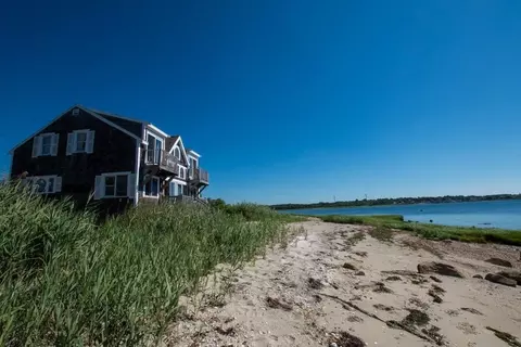 17 Turner Ave, Fairhaven, MA 02719