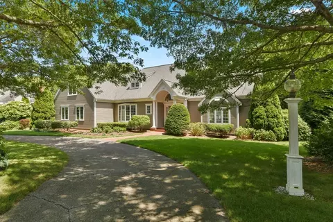 171 Flume Ave, Marstons Mills, MA 02648