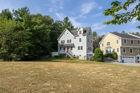 2 Gates Ln #A, Wakefield, MA 01880