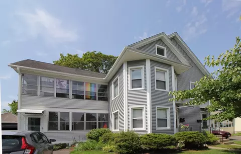 52 Elizabeth St, Northampton, MA 01060