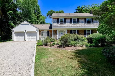 17 Olde Knoll Rd, Marion, MA 02738