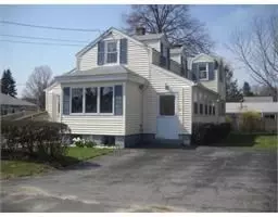 4 Hobson Ave, Woburn, MA 01801