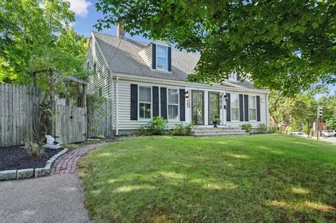 1 Fort Hill St #3, Hingham, MA 02043