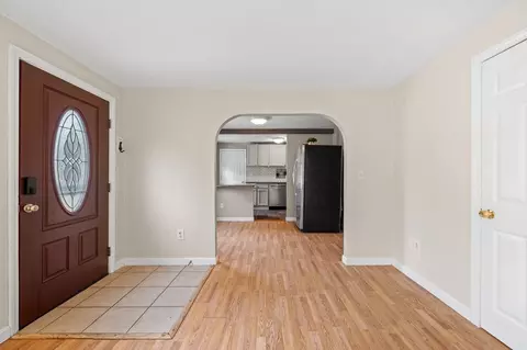 Entry Way - 10 Bainridge Rd, Worcester, MA 01602 photo 3 of 5