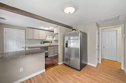 Entry Way - 10 Bainridge Rd, Worcester, MA 01602 photo 1 of 5
