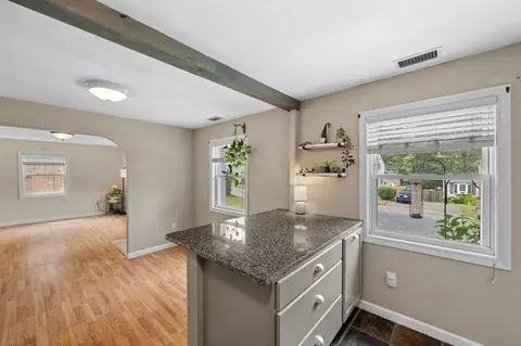 Entry Way - 10 Bainridge Rd, Worcester, MA 01602 photo 2 of 5