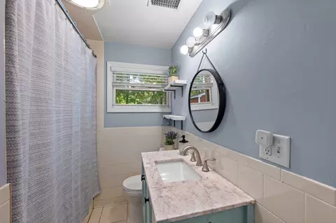 Bath - 10 Bainridge Rd, Worcester, MA 01602 photo 1 of 1