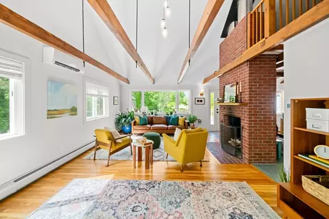 15 Rock O Dundee Rd, Dartmouth, MA 02748