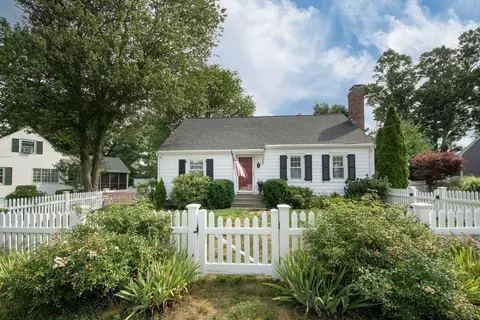 4 Sutton St, Weymouth, MA 02189