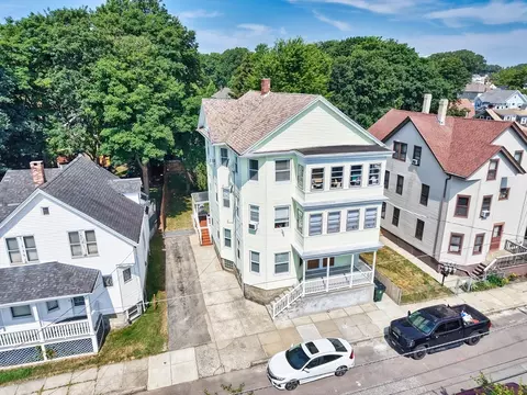 32 Moore St, Fall River, MA 02720