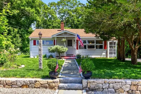 18 Seaview Rd, Sagamore Beach, MA 02562