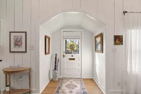 14 Thompson Rd, Beverly, MA 01915