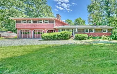 561 Lincoln St, Franklin, MA 02038