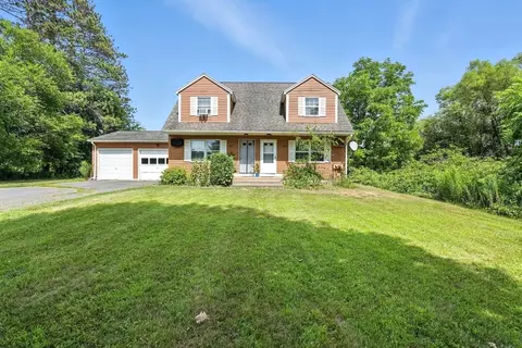 505-507 Sunderland Rd, Amherst, MA 01002