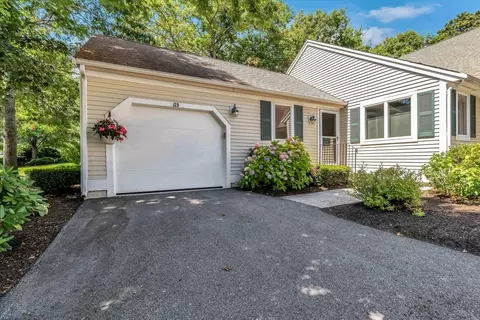 115 Leisure Green Dr #115, Mashpee, MA 02649