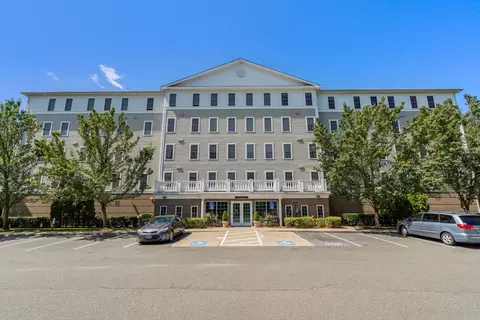 10 Crowninshield St #408, Peabody, MA 01960