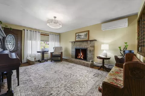 115 Andrews St, Fall River, MA 02724 photo 4