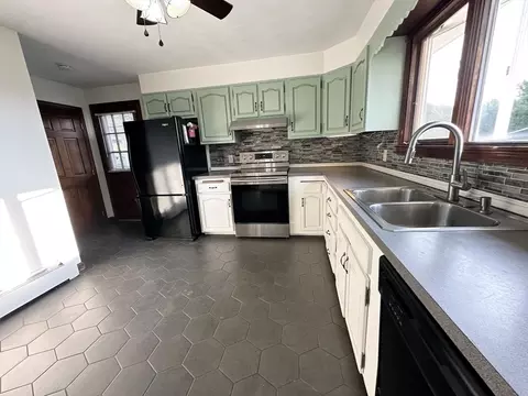 115 Andrews St, Fall River, MA 02724 photo 7