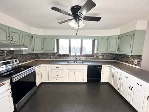 115 Andrews St, Fall River, MA 02724 photo 6