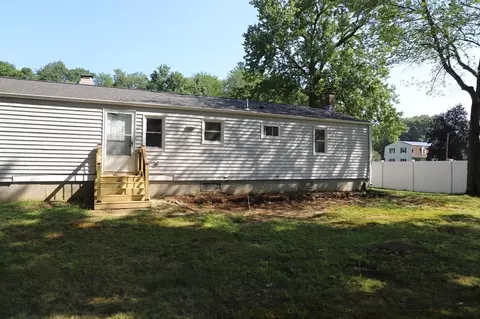 335 Peekskill Ave, Springfield, MA 01129 photo 5