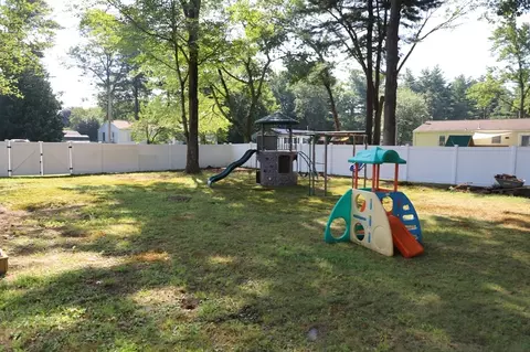 335 Peekskill Ave, Springfield, MA 01129 photo 3