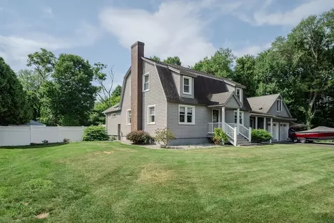 32 E Maple St, Easthampton, MA 01027