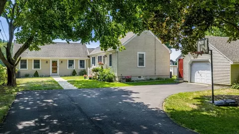 34 River Rd, Mattapoisett, MA 02739