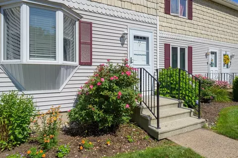 200 Lambert Ter #71, Chicopee, MA 01020