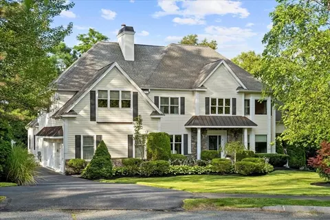 9 Park Grove Ln, Shrewsbury, MA 01545