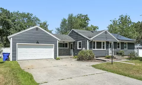 98 Mildred Ave, Springfield, MA 01104