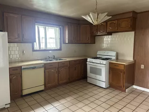 69 Mott St, Fall River, MA 02721 photo 8
