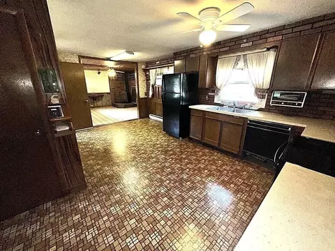 208 Roy St, Springfield, MA 01104 photo 3
