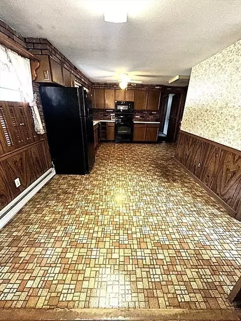 208 Roy St, Springfield, MA 01104 photo 5
