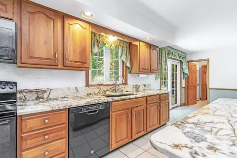 9 Holstein Dr, Pelham, NH 03076 photo 6