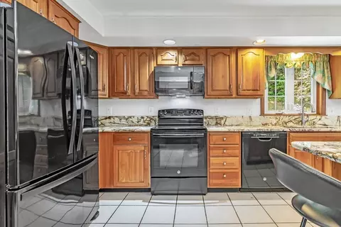 9 Holstein Dr, Pelham, NH 03076 photo 8