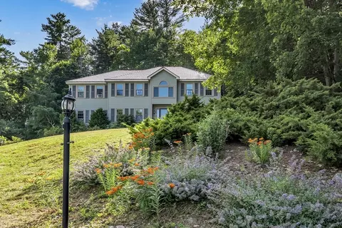 9 Holstein Dr, Pelham, NH 03076
