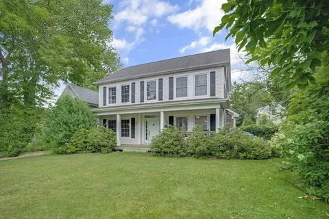 128 Spring St, Tisbury, MA 02568
