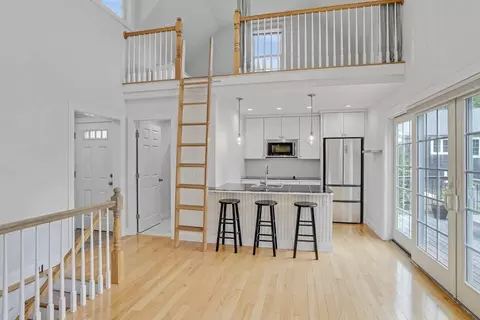136 Spring St, Tisbury, MA 02568 photo 2